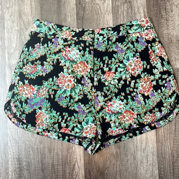 Topshop Shorts Floral Black and White size 4 - Picture 1 of 6